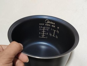 电饭煲锅底掉了怎么办（解决电饭煲锅底掉落问题的实用方法）