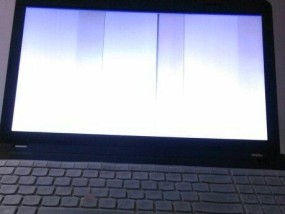 苹果电脑白屏无法开机的解决方法（故障排除及维修办法）