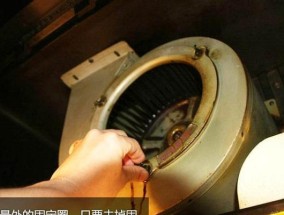 如何清洗老板油烟机出烟口（解决老板油烟机出烟口油垢问题的有效方法）