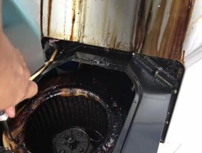 如何清洗吸油烟机外面的油污（快速高效的清洗方法）
