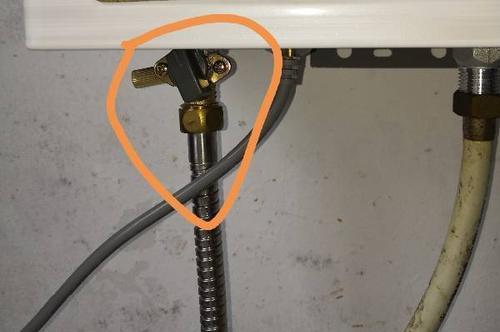 热水器回火问题及修理方法（了解热水器回火问题）  第1张