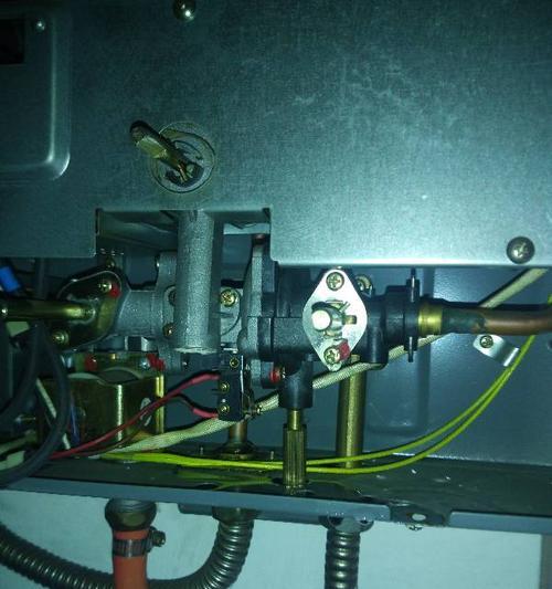 康佳热水器安全阀漏水维修方法（解决康佳热水器安全阀漏水问题的有效措施）  第1张