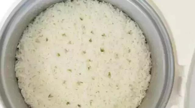 电饭煲蒸饭未熟解决方法（如何确保米饭在电饭煲中完美煮熟）  第1张