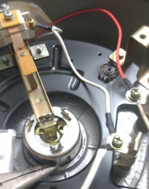 如何修理电饭煲跳闸问题（细致教程让您迅速解决电饭煲跳闸难题）  第1张