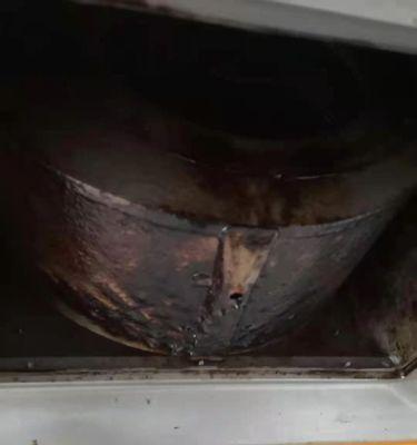油烟机清洗掉漆的原因与解决方法（探索油烟机清洗漆的秘密）  第1张